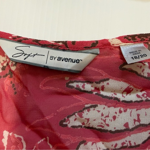 Avenue Vibrant Floral Blouse size 18/20 - Picture 3 of 3